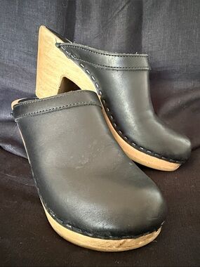 No. 6 Old School Black Clogs 36